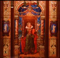 博物館階段室のステンドグラスのバナー:部分